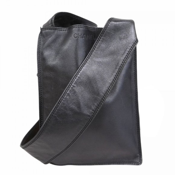 CHANEL Black Lambskin Leather Shoulder Bag - Picture 1 of 15